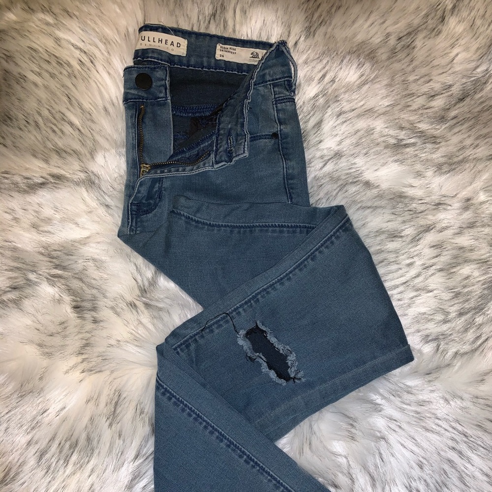 Juniors Bullhead high rise skinniest jeans size 26